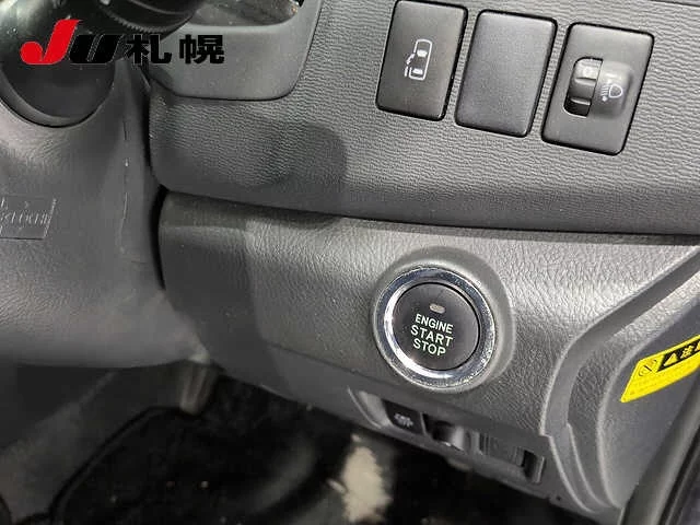 Toyota Isis  с аукциона в Японии