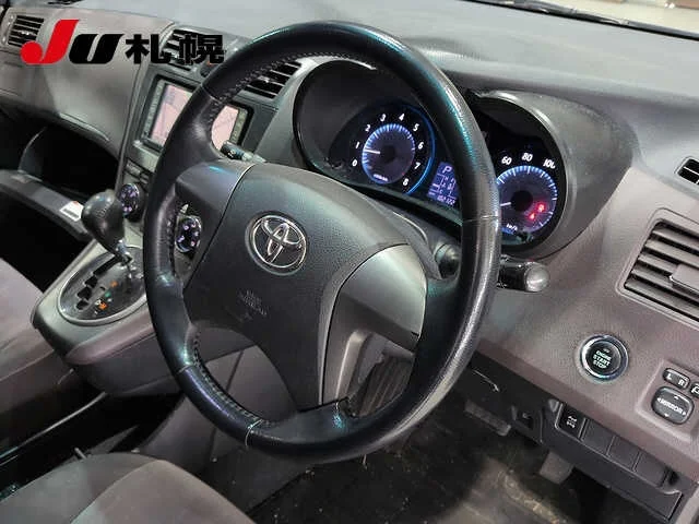 Toyota Mark X Zio  с аукциона в Японии
