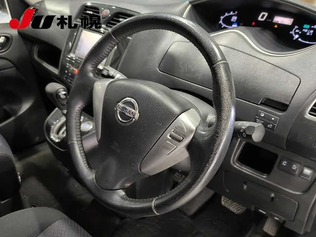 Nissan Serena  с аукциона в Японии