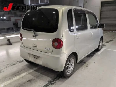 DAIHATSU MOVE LATTE