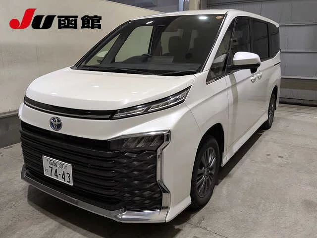 Toyota Voxy  с аукциона в Японии