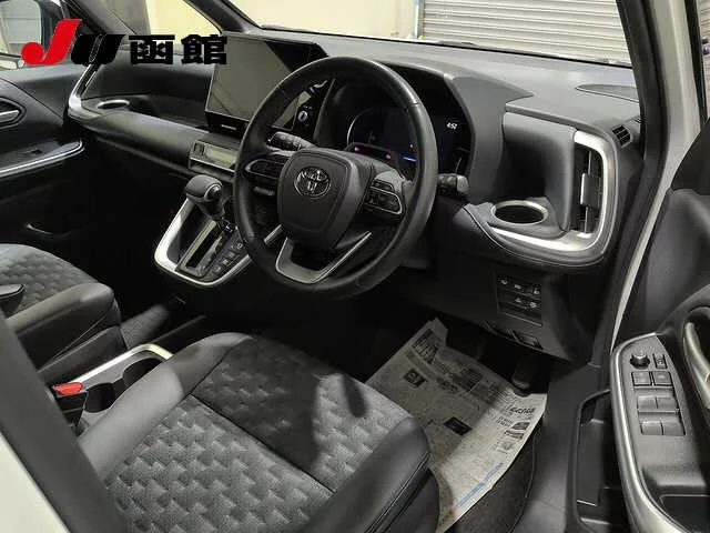 Toyota Voxy  с аукциона в Японии