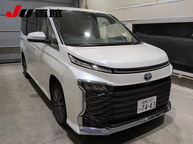 Toyota Voxy  с аукциона в Японии