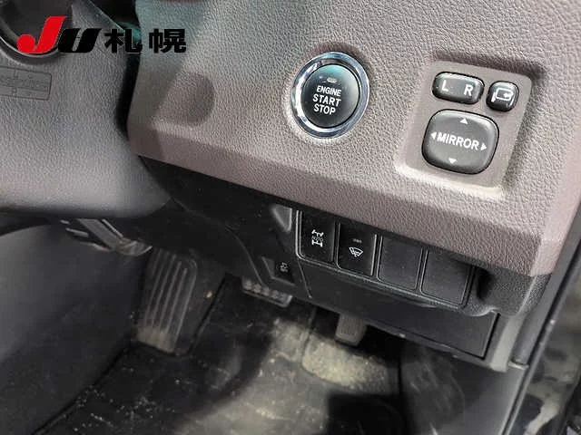 Toyota Mark X Zio  с аукциона в Японии