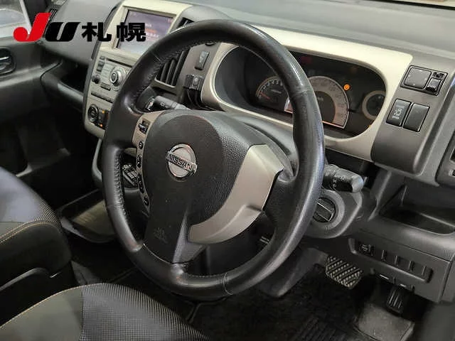 Nissan Serena  с аукциона в Японии