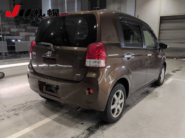 Toyota Porte  с аукциона в Японии