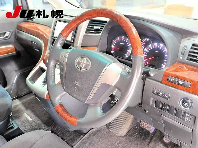 Toyota Vellfire  с аукциона в Японии