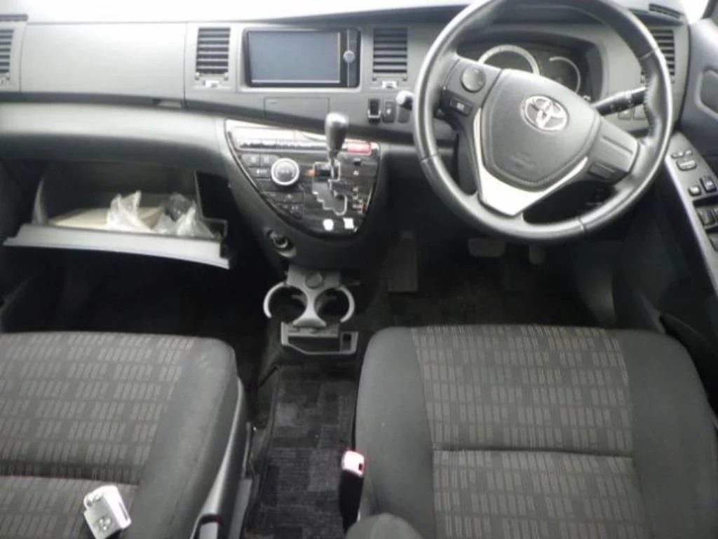 Toyota Isis PLATANA V SELECTION, миниатюра 3