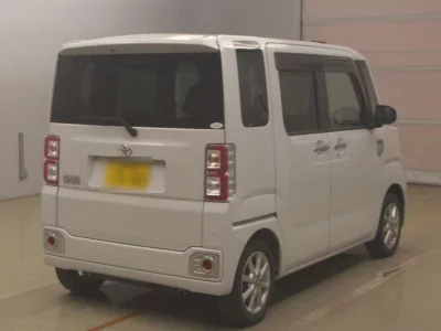 Toyota Pixis Mega