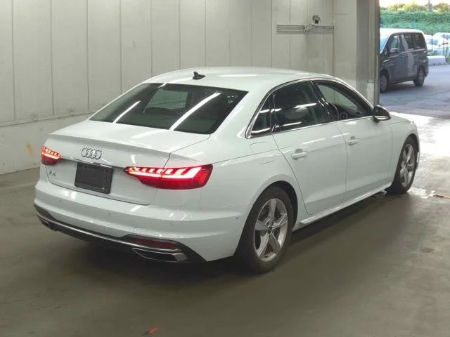 Audi A4 Avant  с аукциона в Японии