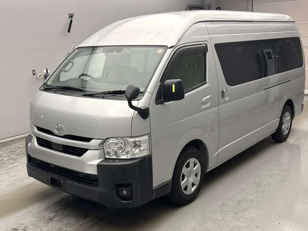 Toyota HiAce Commuter  с аукциона в Японии
