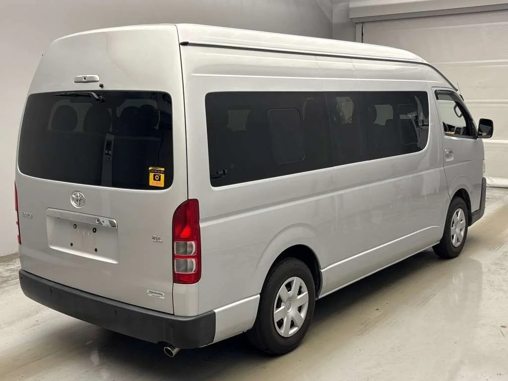 Toyota HiAce Commuter  с аукциона в Японии