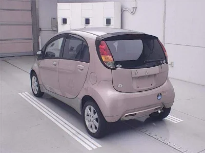 Mitsubishi i