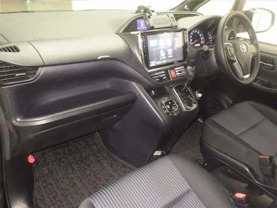 Статистика аукционов Toyota Voxy