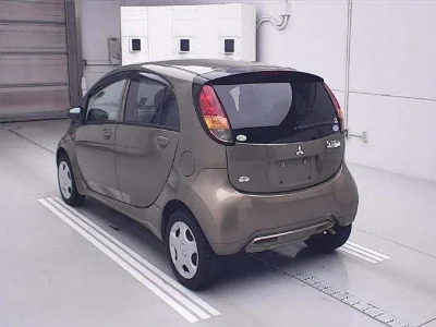 Mitsubishi i