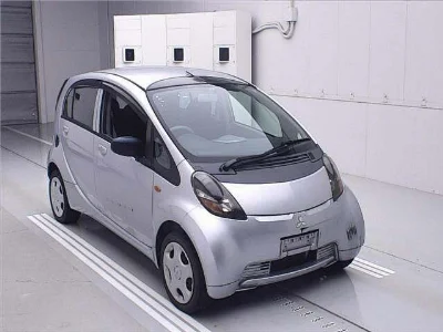 Mitsubishi i