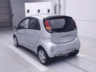Mitsubishi i