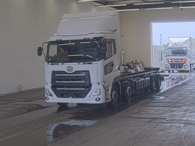 NISSAN DIESEL (UD) QUON  с аукциона в Японии