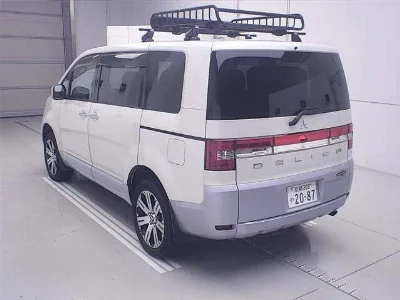 Mitsubishi Delica D:5