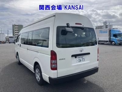 Toyota HiAce Commuter