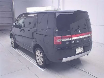 Mitsubishi Delica D:5