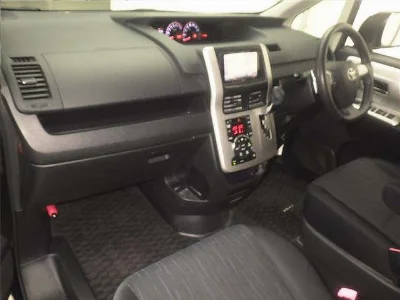Статистика аукционов Toyota Voxy