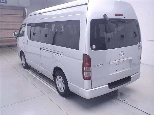 Toyota HiAce Commuter  с аукциона в Японии