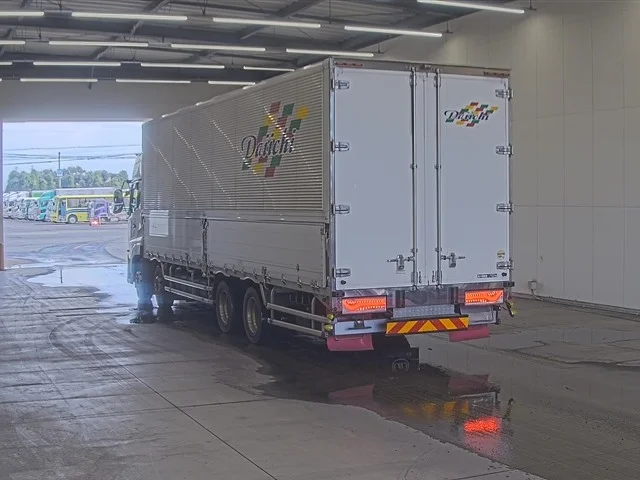 NISSAN DIESEL (UD) QUON  с аукциона в Японии