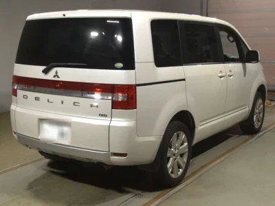 Mitsubishi Delica D:5