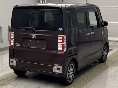 Toyota Pixis Mega