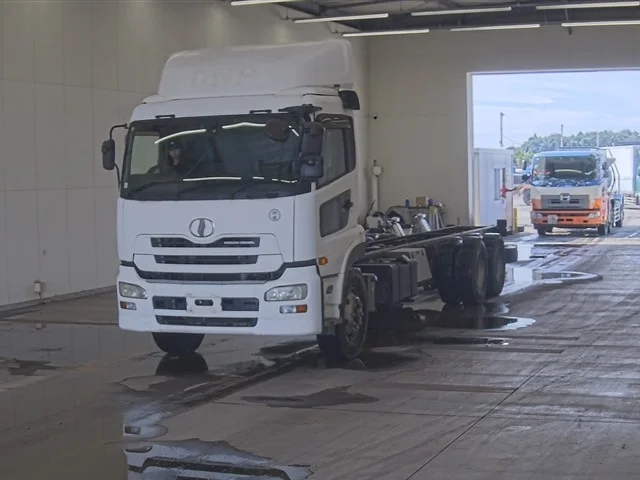 NISSAN DIESEL (UD) QUON  с аукциона в Японии