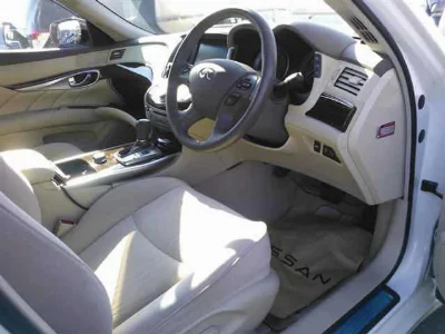 NISSAN FUGA