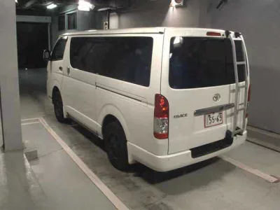 TOYOTA HIACE VAN