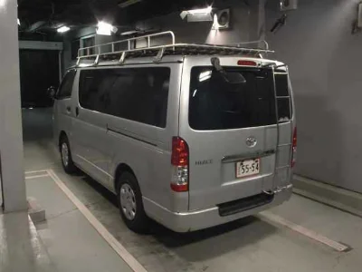 TOYOTA HIACE VAN