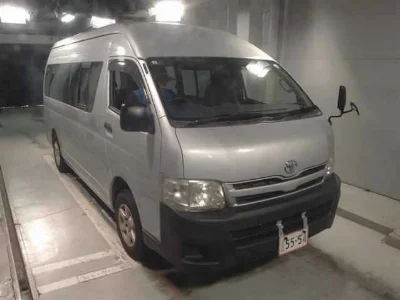TOYOTA REGIUS VAN