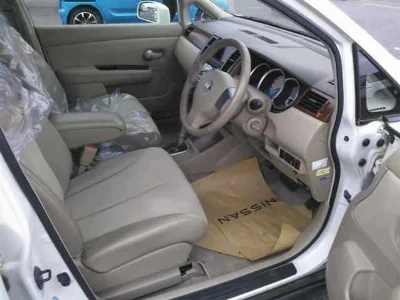 NISSAN TIIDA