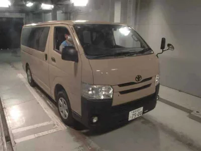 TOYOTA HIACE VAN