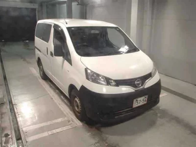 NISSAN NV200