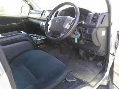TOYOTA REGIUS VAN