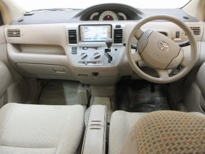 TOYOTA RAUM