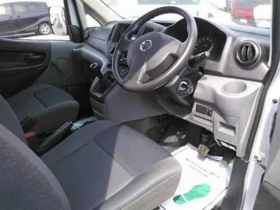 NISSAN NV200