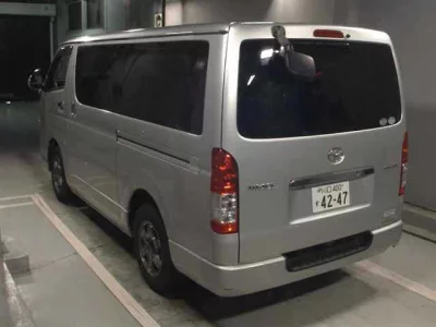 TOYOTA HIACE VAN