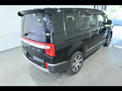 MITSUBISHI DELICA D5