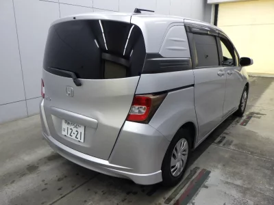 HONDA FREED SPIKE