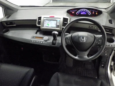 HONDA FREED SPIKE