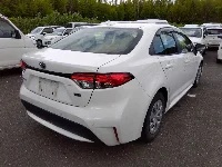 Цена авто Toyota Corolla с аукционов Японии, номер кузова ZWE211, пробег 62 000, оценка 8