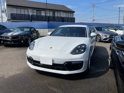 PORSCHE PANAMERA