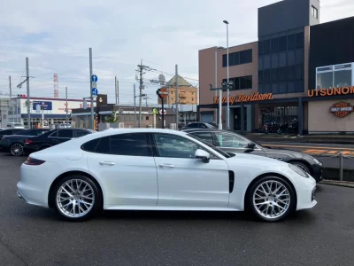 PORSCHE PANAMERA