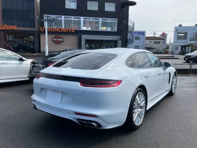 PORSCHE PANAMERA