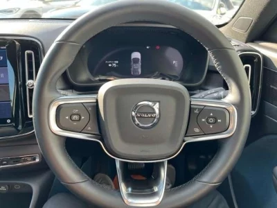 VOLVO C40